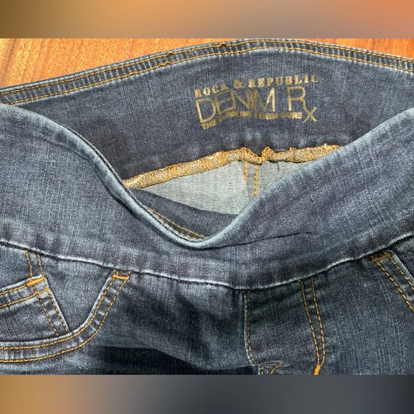 Rock & Republic Skinny Jeans - Picture 2 of 3